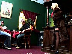 In den arsch, Grosse titten, Blondine, Blasen, Ohne kleider, Doppelpenetration, Gruppensex