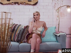 Cul, Gros cul, Blonde, Clito, Face assise, Lesbienne, Rasée, Tatouage