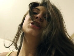 Sucer une bite, Petit ami, Brunette brune, Grossier, Lingerie, Pov, Adolescente