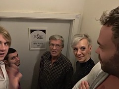舐める尻, ぽっちゃり, デカパイ, クラブ, お婆さん, グループ, 手コキする, ポルノスター