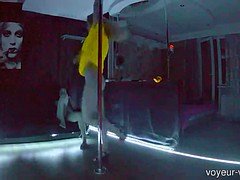 Nana, Voyeur