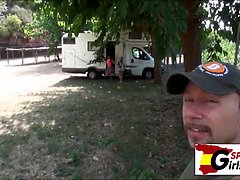 Mutter und tochter beim campen durchgefickt