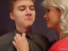 Gros seins, Couple, Tchèque, Talons, Jeans, Mature, Seins naturels, Chatte