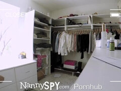 Baby sitter, Gros seins, Sucer une bite, Brunette brune, Plantureuse, Tir de sperme, Queue, Hard