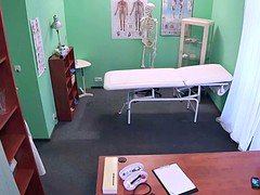 Médecin, Petite femme