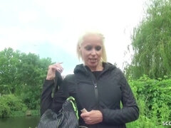 Grosse bite, Gros seins, Sucer une bite, Plantureuse, Faciale, Hard, Maman, Public