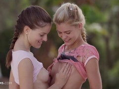 Blond, Vingeren, Likken, Masturbatie, Kut duiken, Strippen, Tiener, Tieten likken