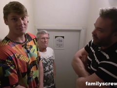 Sucer une bite, Club, Tir de sperme, Famille, Groupe, Orgie, Fils, Épouse