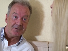 Blasen, Kehlenfick, Küssen, Lecken, Natürlichen titten, Piercing, Muschi, Schlucken