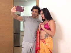 Lieveling, Bruinharig, Hardcore, Indisch, Vrijster, Natuurlijke tieten, Anaal likken, Slikken