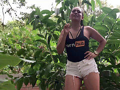 Мексиканки, На публике, Игрушки