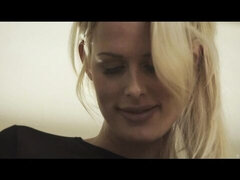 Incroyable, Gros cul, Sucer une bite, Bottes, Plantureuse, En levrette, Dénudage, Nénés