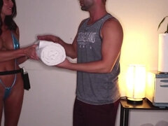 デカパイ, ビキニ, フェラチオ, 手コキする, Hd, シゴき, 淫乱熟女, 母