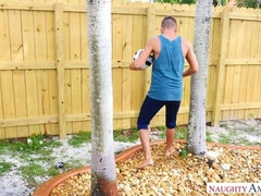 Americano, Tetas grandes, Peludo, Maduro, Madres para coger, Al aire libre, Piscina, Tetas