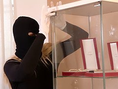 Aus dem arsch in den mund, Handjob, Hardcore, Mann mann frau, Natürlichen titten, Büro, Rasiert, Socken