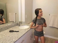 Brunette brune, Queue, En levrette, Hard, Énorme, Maigrichonne, Adolescente, Nénés