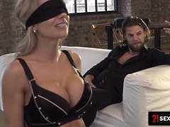 Mooi, Grote mammen, Blond, Rondborstig, Dubbele penetratie, Sperma in gezicht, Kut duiken, Stiefmoeder