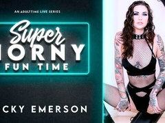 Bruinharig, Vingeren, Brillen, Handbeurt, Ondergoed, Masturbatie, Tieten likken, Speelgoed