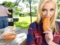 Kont, Blond, Pijpbeurt, Hondjeshouding, Buiten, Geschoren, Tiener, Tieten likken