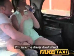 Grosse titten, Blondine, Braunhaarige, Vollbusig, Auto, Hardcore, Milf, Flotter dreier