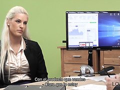 Loan4k. negociando con la dueña de la tienda de lencería desnuda