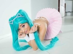 Asiatisch, Arsch, Blasen, Hundestellung, Fussjob, Handjob, Entkleiden, Titten