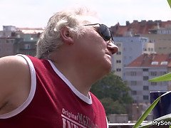 デカチン, フェラチオ, 浮気者, チェコ, チン, アウトドア, オマンコ, スカートのぞき