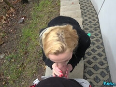 Blondine, Absätze, Natürlichen titten, Im freien, Öffentlich, Muschi, Strümpfe, Titten