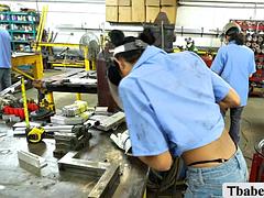 Минет, Застукали, Ласковые ручки, Секс без цензуры, Латиноамериканки, В офисе, Тату, Втроем