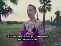 Badpak, Blond, Pijpbeurt, Hondjeshouding, Sperma in gezicht, Handbeurt, Doordringend, Tatoeage