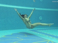 美女, デカ尻, ハンガリー人, 淫乱熟女, プール, 公共, 一人, オッパイの