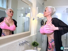 Tetas grandes, Rubia, Tetona, Masturbación, Natural, Tetas naturales, Piscina, Solo
