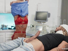Accident, Brunette brune, Voiture, Médecin, Interracial, Masque, Infirmière, Uniforme
