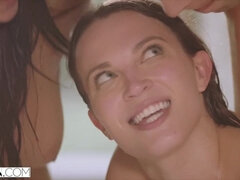 Tussi, Grosser arsch, Blasen, Vollbusig, Hardcore, Natürlichen titten, Flotter dreier, Titten