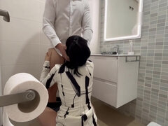 Amateur, Cuarto de baño, Mamada, Sexo duro, Fiesta, Público, Falda, Inodoro