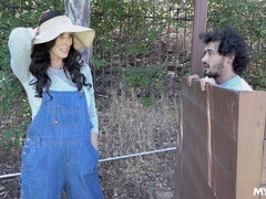 Verga grande, Tetas grandes, Mamada, Morena, Estilo perrito, Madres para coger, Al aire libre, Afeitado