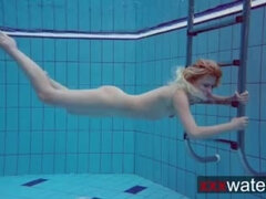 18 años, Desnudo, Nudista, Pequeña, Piscina, Adolescente, Tetas, Bajo el agua