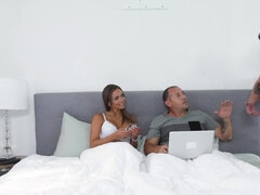 Cul, Chambre à dormir, Gros cul, Cocu, Talons, Énorme, Époux mari, Adolescente