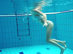 blond stunner naked underwater Diana Zelenkina