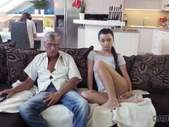 18 jahre, Braunhaarige, Papi, Schwanz, Hundestellung, Europäisch, Ablutschen, Jungendliche (18+)