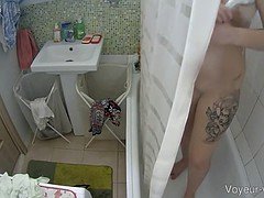 Tussi, Grosse titten, Muschi, Dusche, Titten, Spanner, Netzkamera