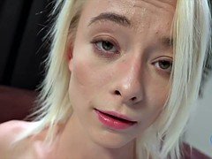 Blond, Sperma in gezicht, Handbeurt, Gezichtspunt, Geschoren, Tieten likken