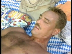 Grosser schwanz, Blondine, Blasen, Sperma im mund, Hd, Milf, Pissen, Vintage