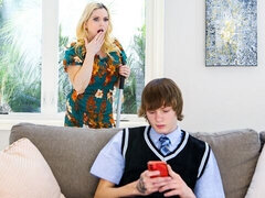 Grosser arsch, Grosser schwanz, Grosse titten, Blasen, Schwanz, Hundestellung, Milf, Rasiert