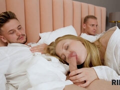 Blondine, Fetisch, Hardcore, Hd, Mann mann frau, Russisch, Flotter dreier, Titten