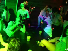 Zwart, Blond, Genootschap, Zoenen, Likken, Masturbatie, Feest, Verlegen