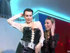 Braunhaarige, Puppe, Interrassisch, Lingerie, Party, Piercing, Dusche, Tätowierung