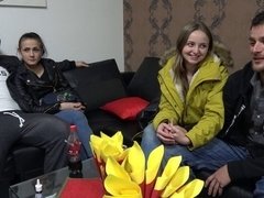 Leie, Arsch, Grosser arsch, Geschnappt, Tschechisch, Fingern, Handjob, Jungendliche (18+)