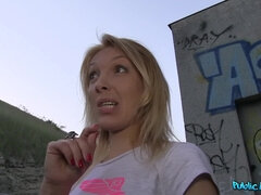 Amateur, Rubia, Mamada, Corrida, Al aire libre, Pov, Público