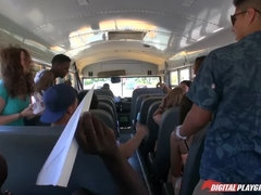 Blasen, Bus, Spermaladung, Hundestellung, Aufs gesicht abspritzen, Fingern, Im freien, Kurzes haar